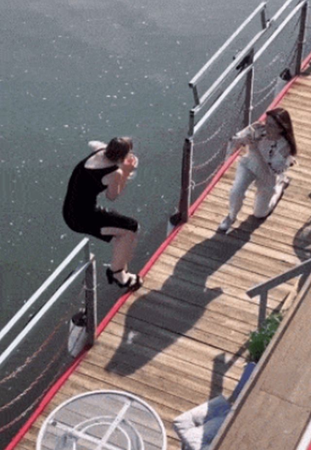 Acid GIFs, August 14 (25 gifs)