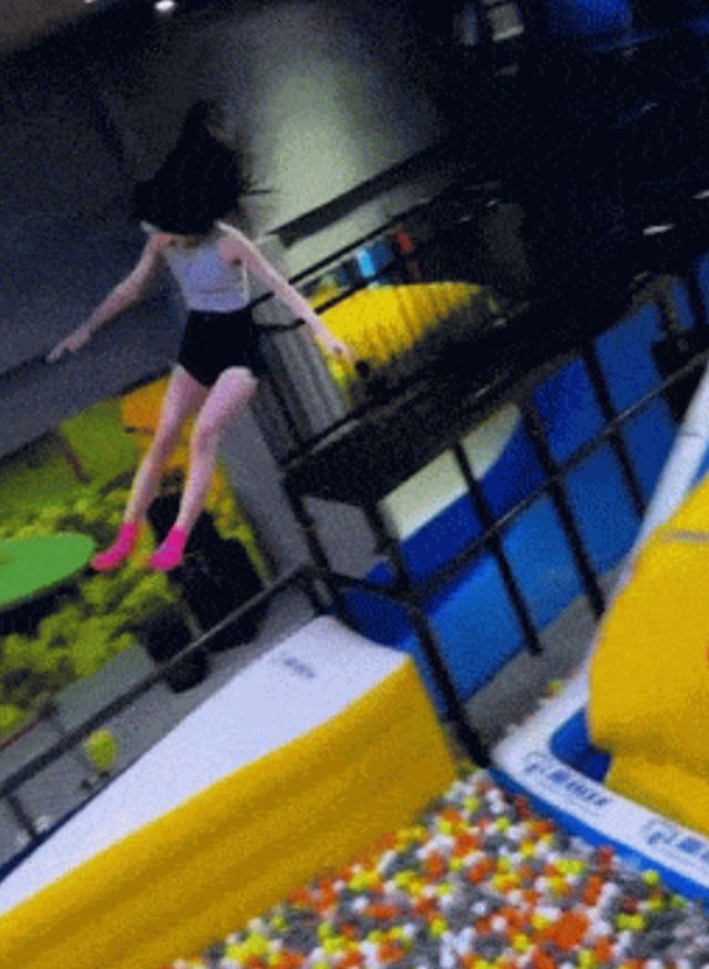 Acid GIFs, August 15 (25 gifs)