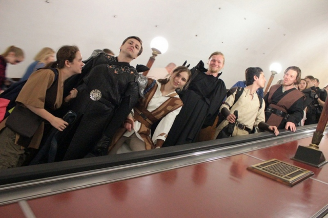 Strange People In The Subway (17 pics)