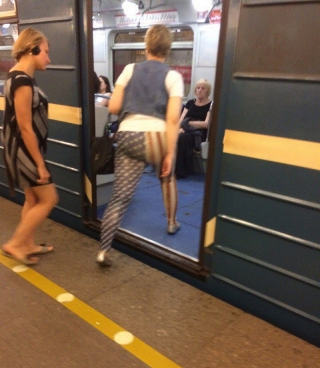 Strange People In The Subway (17 pics)