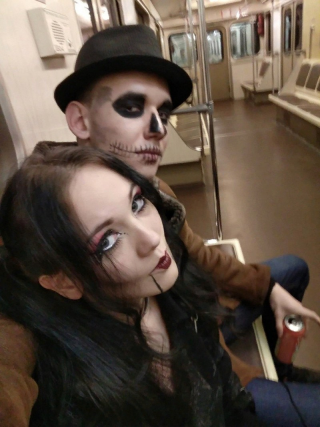 Strange People In The Subway (17 pics)