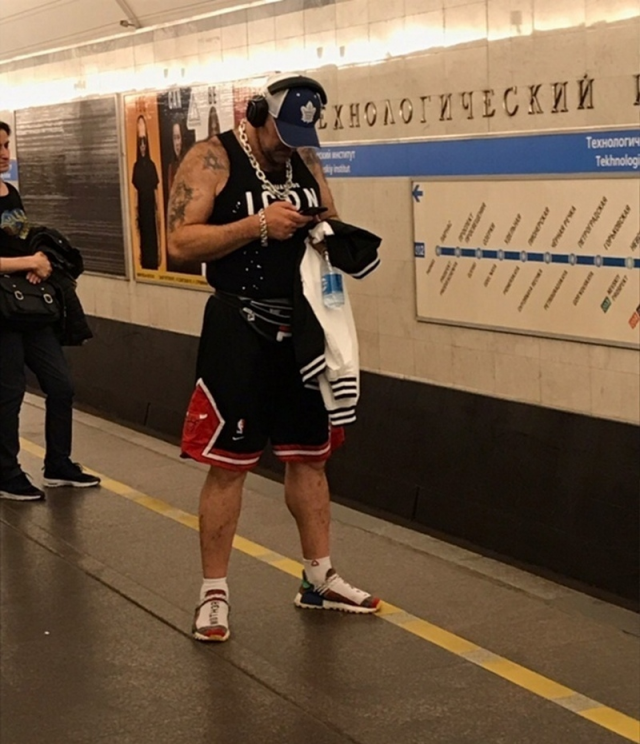 Strange People In The Subway (17 pics)