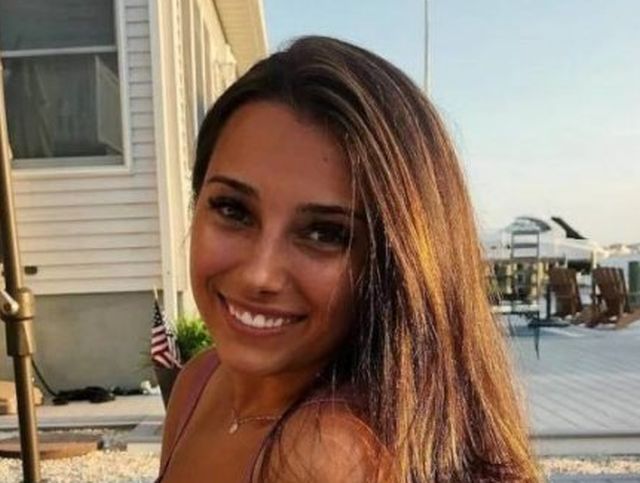 Girls In Shorts (51 pics)