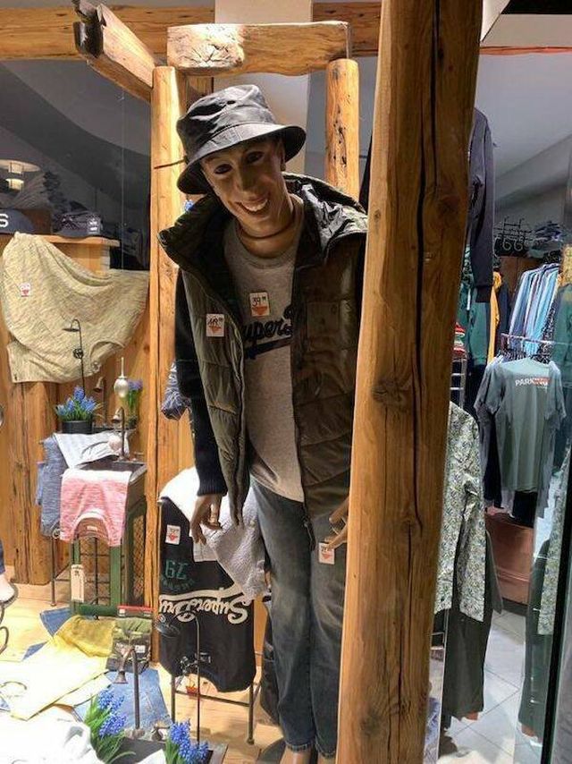 Creepy Mannequins (21 pics)