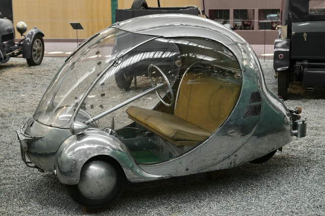 Futuristic Cars From The Past (20 pics)