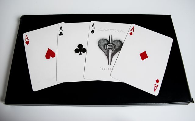 Online Poker VS. Traditional Gaming Platforms