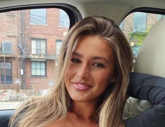 Braless Girls (50 pics)