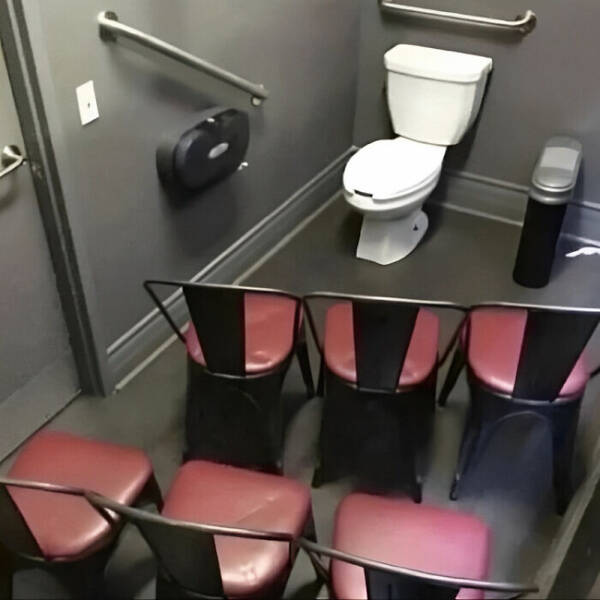 What Is Going On Here? (24 pics)