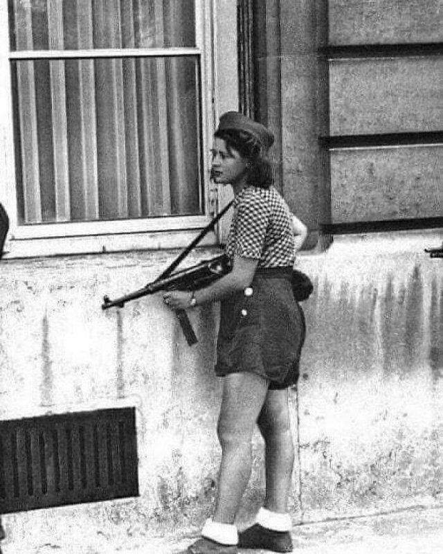 Interesting Historical Moments (16 pics)