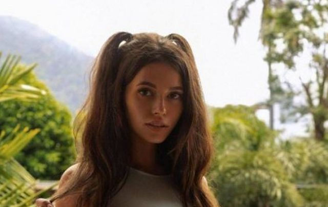 Girls In Tight Dresses (41 pics)