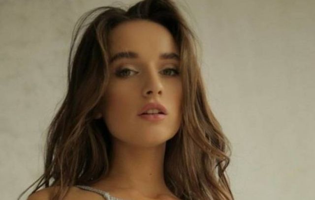 Braless Girls (46 pics)