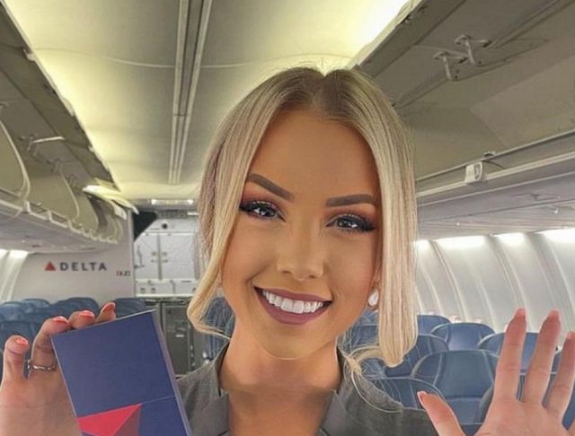 Flight Attendants With And Without Uniform (23 pics)