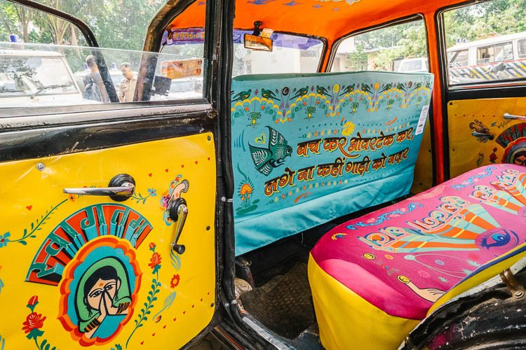 Unusual Indian Taxi Interiors (23 pics)