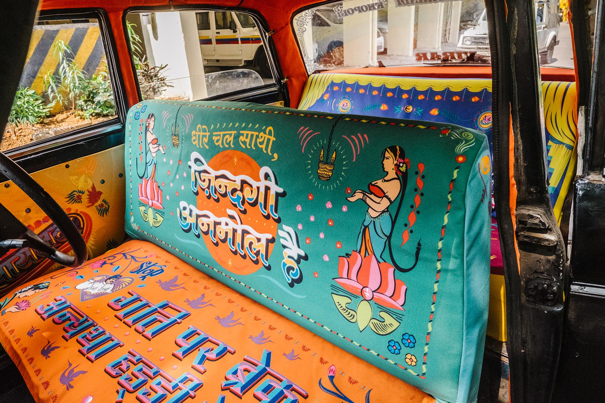 Unusual Indian Taxi Interiors (23 pics)