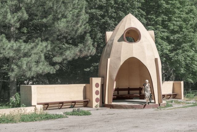Weird Bus Stops (18 pics)