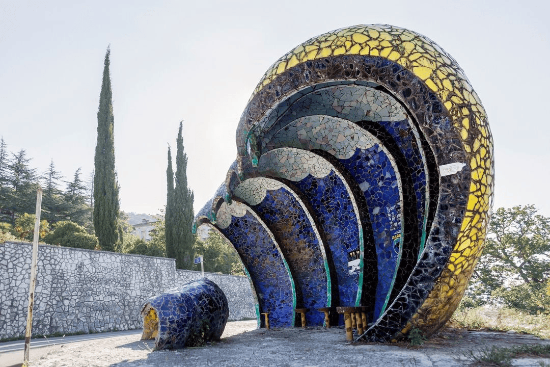 Weird Bus Stops (18 pics)