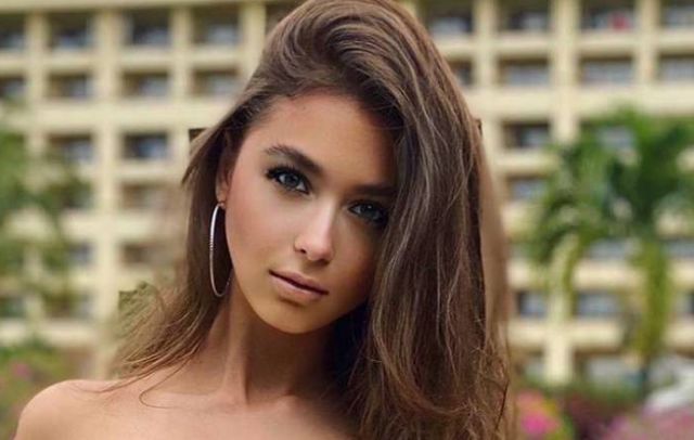 Girls In Tight Dresses (23 pics)