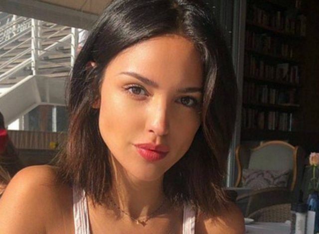 Braless Girls (21 pics)