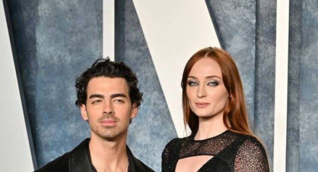 Famous Couples (28 pics)