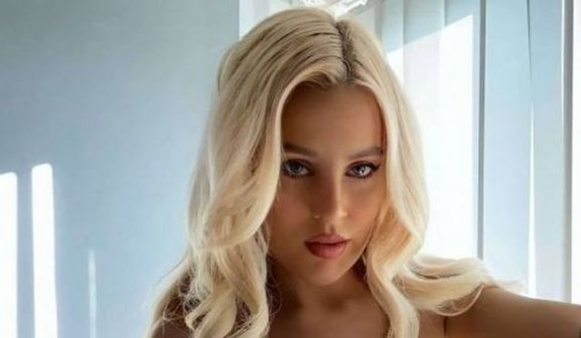 Braless Girls (49 pics)