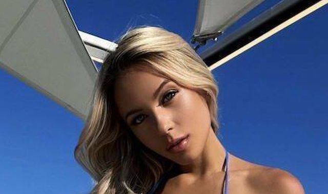 Girls And Drinks (25 pics)