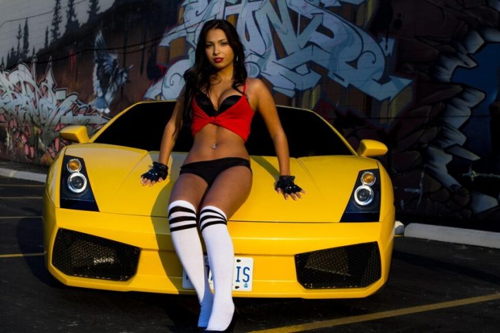 Girls And Cars (24 pics)