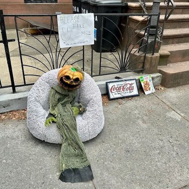 Strange Roadside Finds (35 pics)