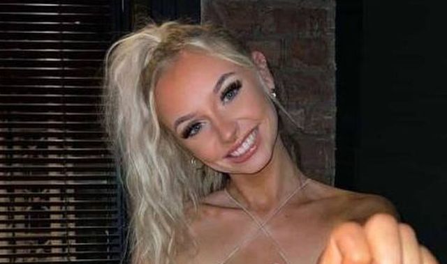 Girls In Tight Dresses (50 pics)