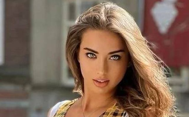 Hot Girls (48 pics)