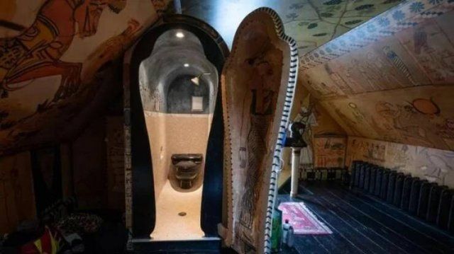 What Is Going On Here? (21 pics)