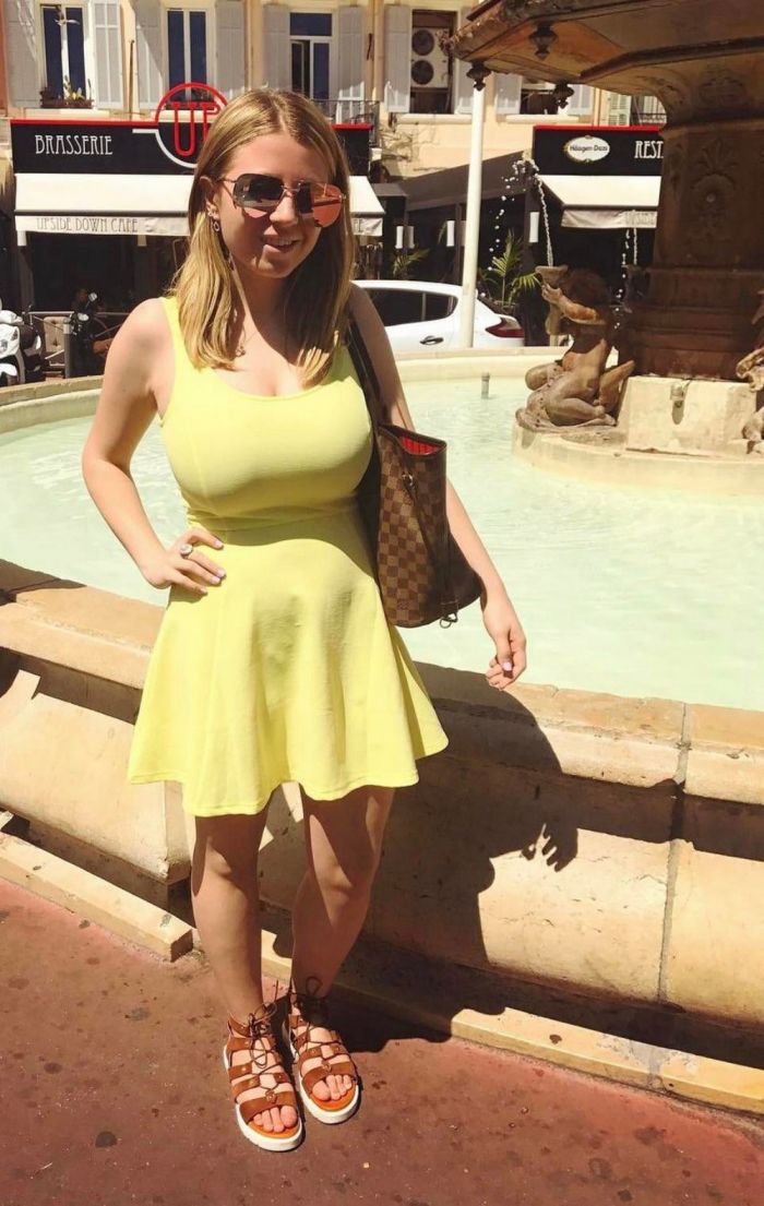Busty Girls (25 pics)