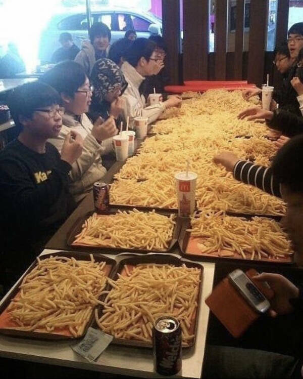 What Is Going On Here? (28 pics)