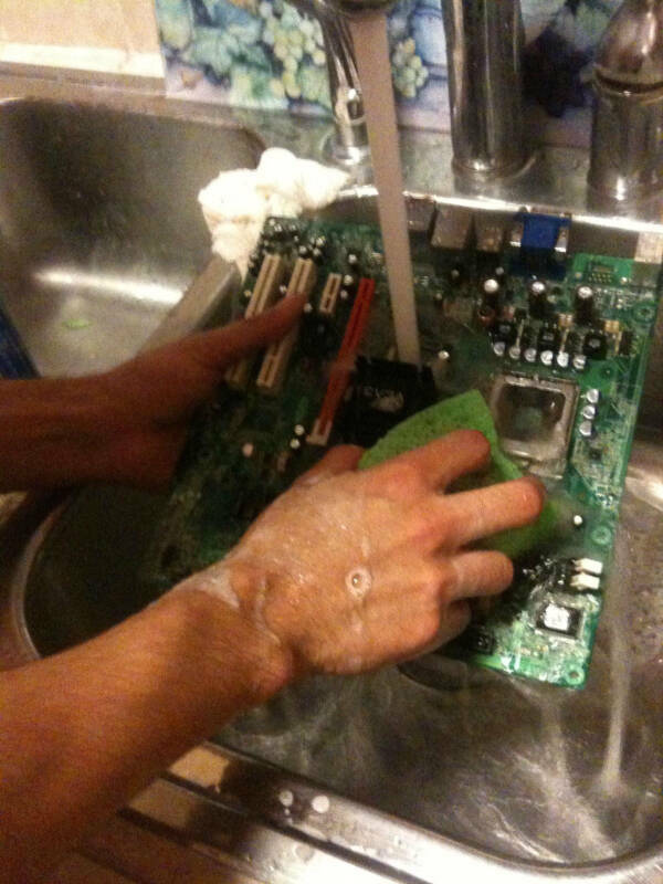 What Is Going On Here? (28 pics)