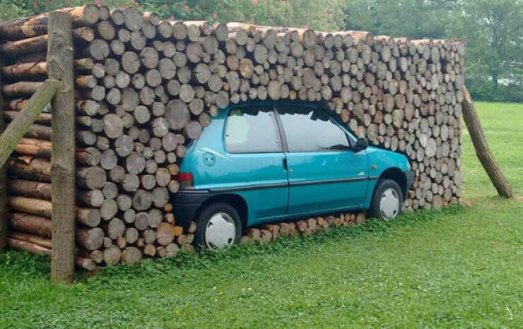 What Is Going On Here? (28 pics)