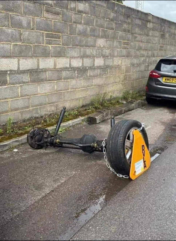 What Is Going On Here? (28 pics)
