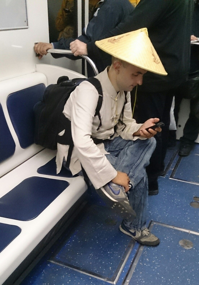 Strange People In The Subway (14 pics)