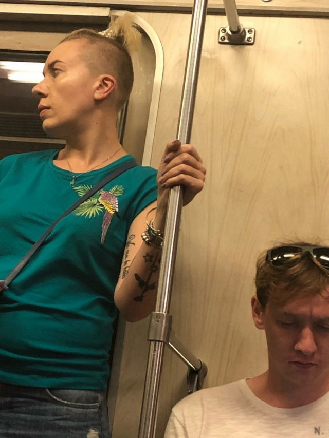 Strange People In The Subway (14 pics)