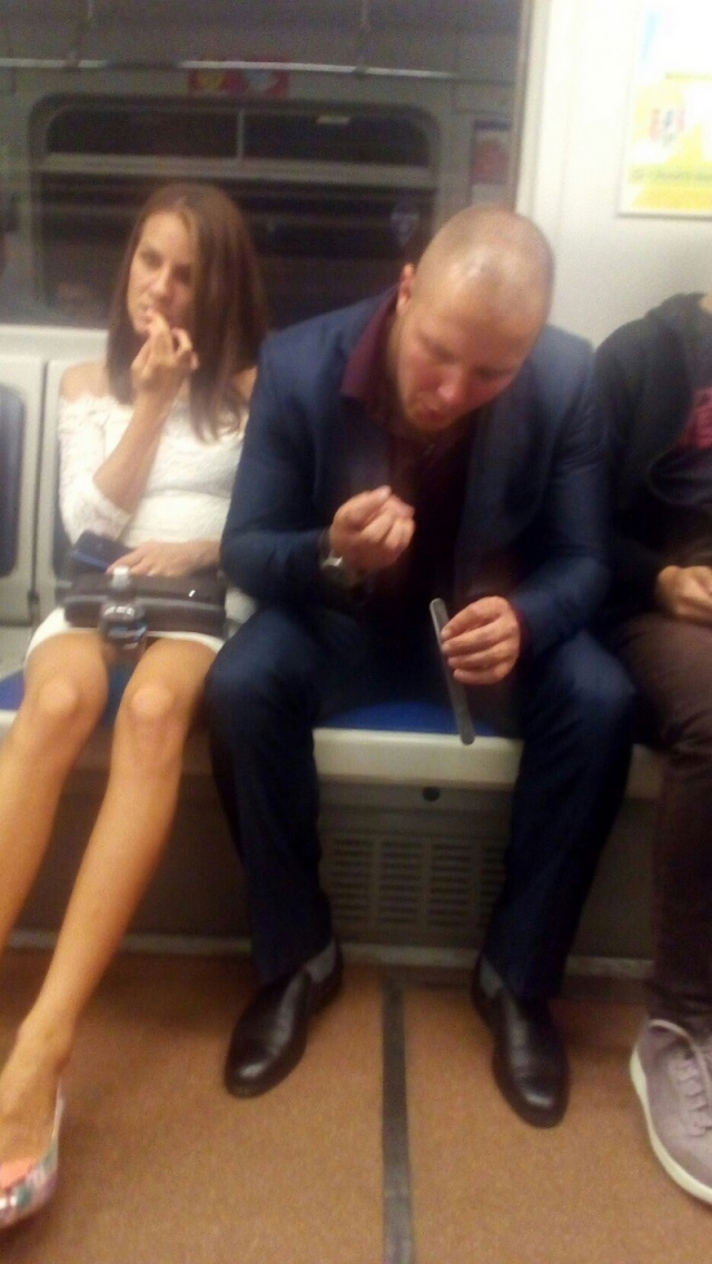 Strange People In The Subway (14 pics)