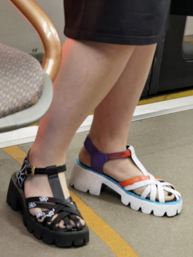 Strange People In The Subway (14 pics)