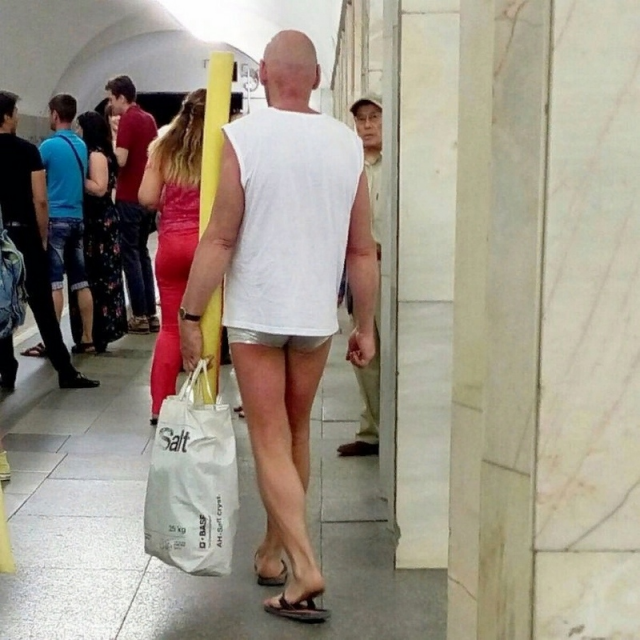 Strange People In The Subway (14 pics)