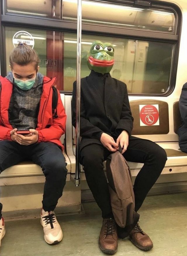 Strange People In The Subway (14 pics)