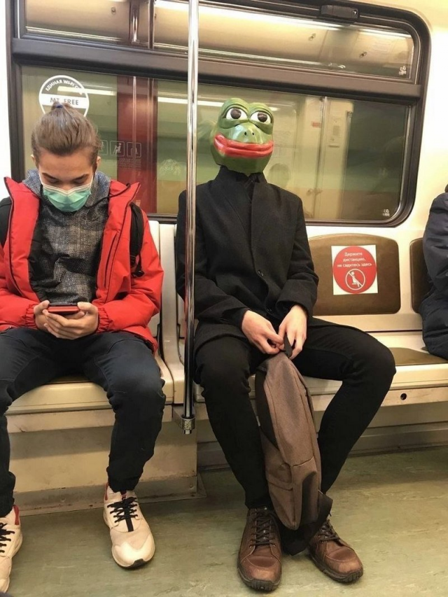 Strange People In The Subway (14 pics)