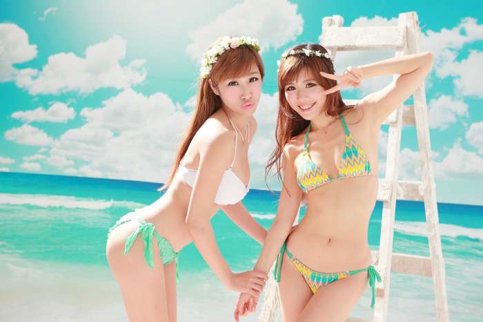 Japanese Girls In Bikini (25 pics)