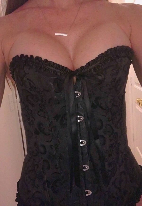 Girls In Corsets (23 pics)
