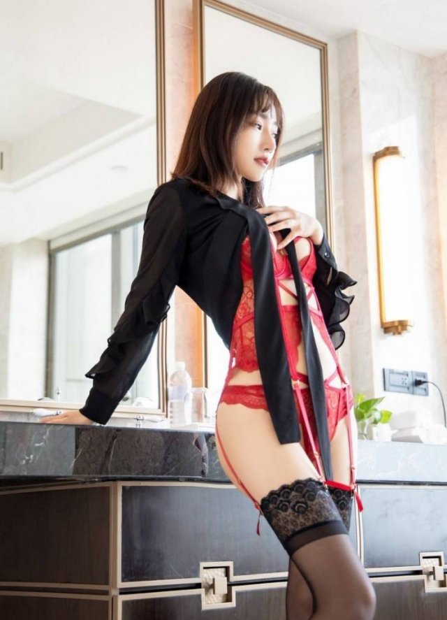 Hot Asian Girls (20 pics)