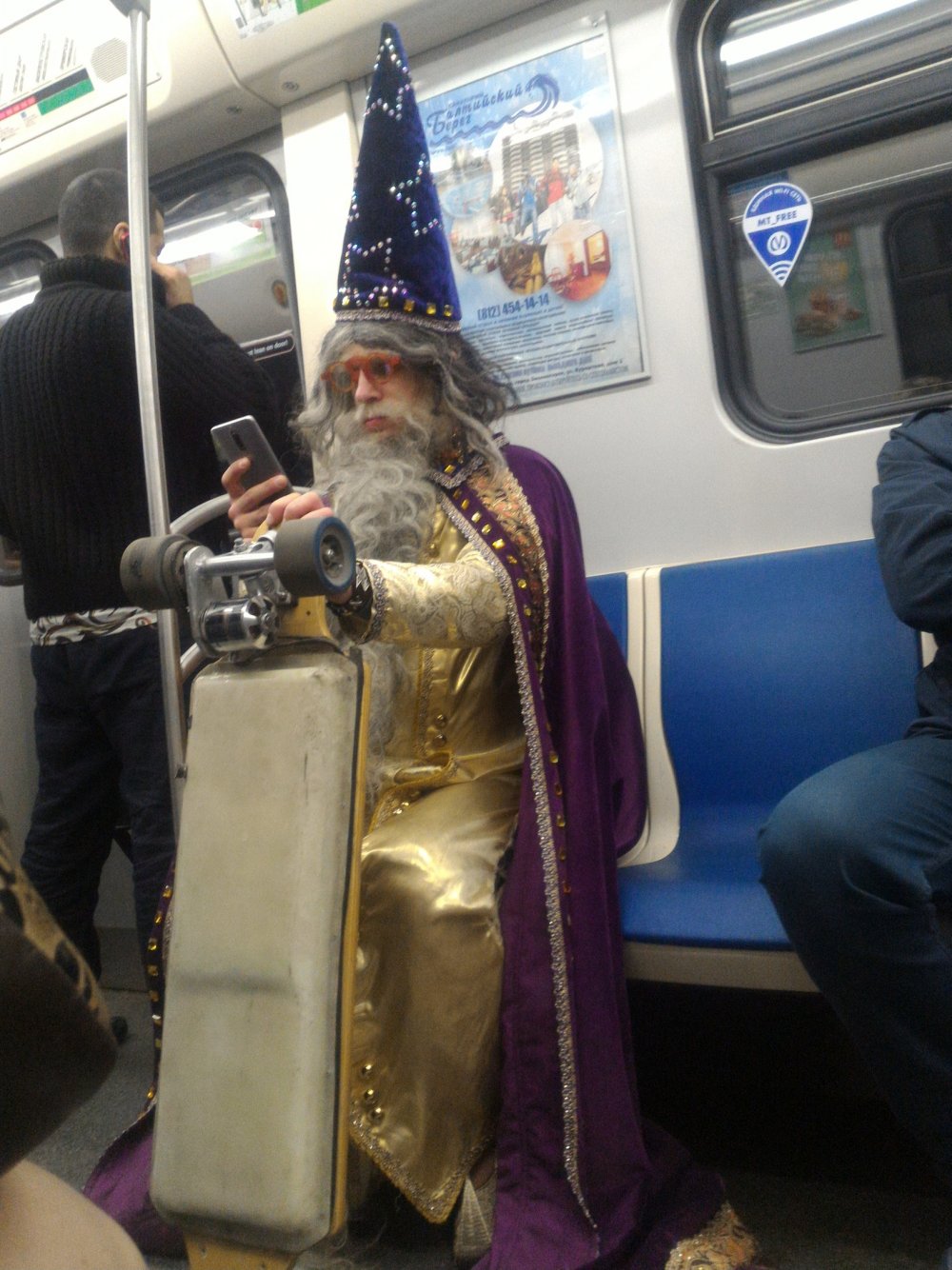 Strange People In The Subway (23 pics)