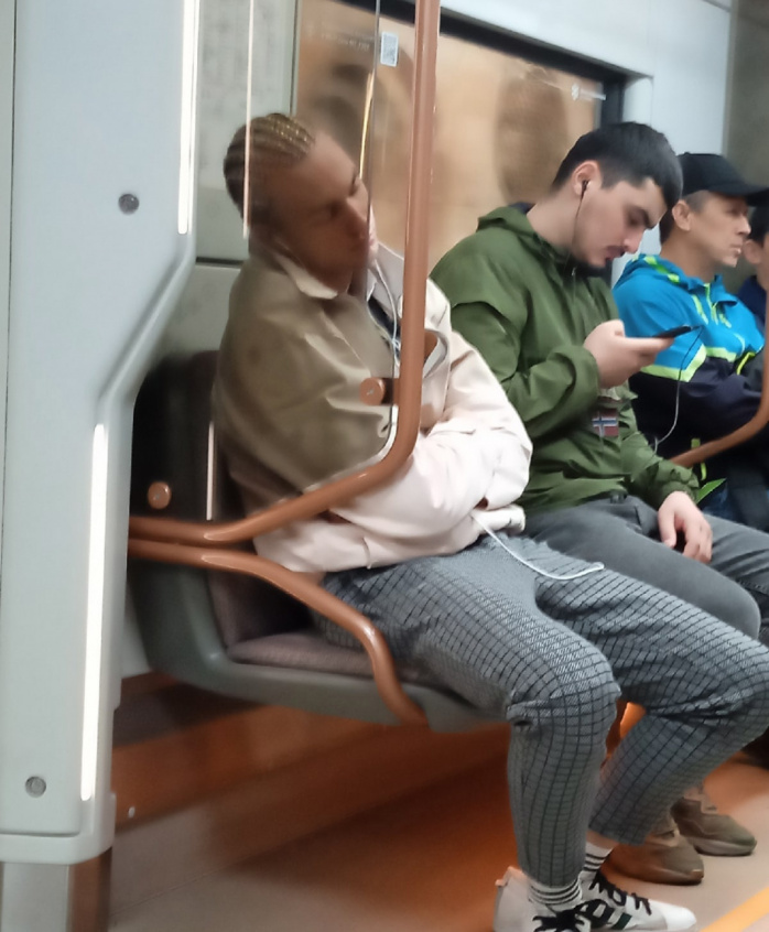 Weird People In The Subway (17 pics)