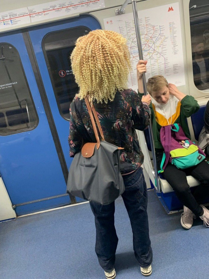 Weird People In The Subway (17 pics)