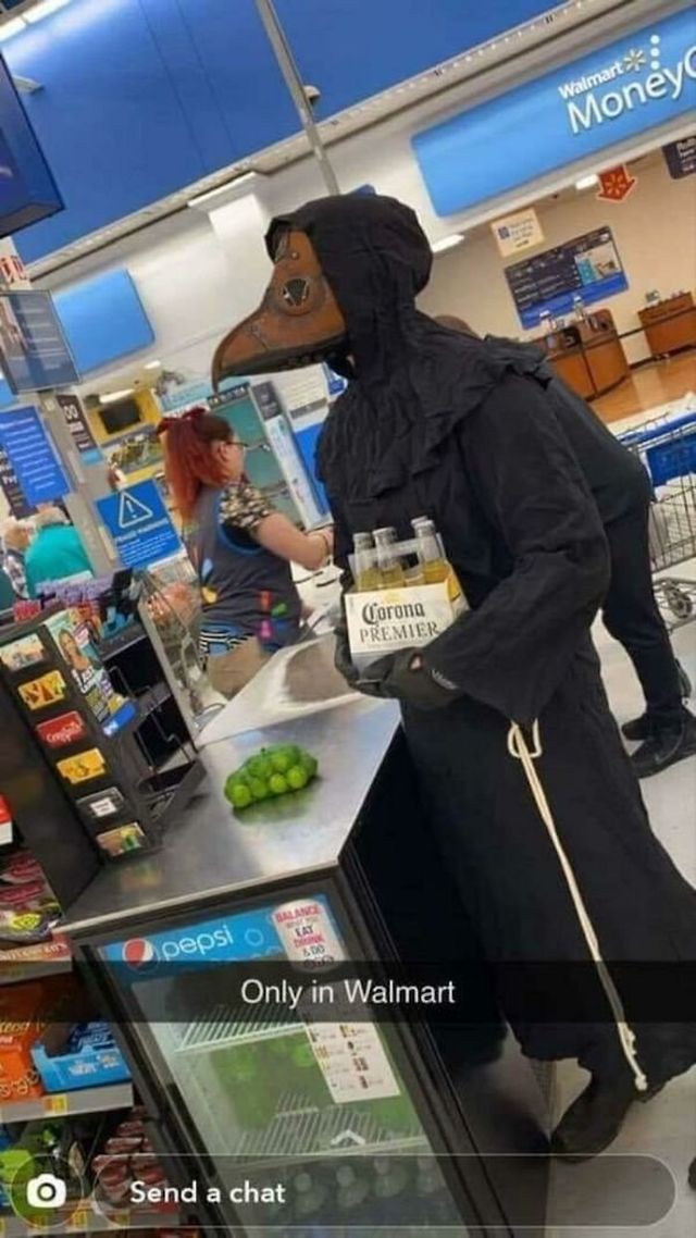 Weird People In Shops (33 pics)