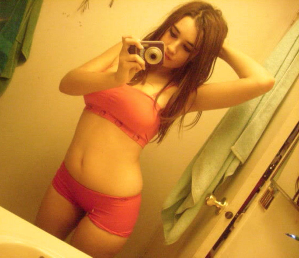 Selfie Girls (20 pics)